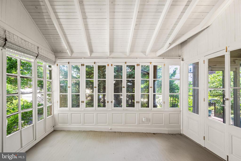 23 W MOUNT PLEASANT AVENUE