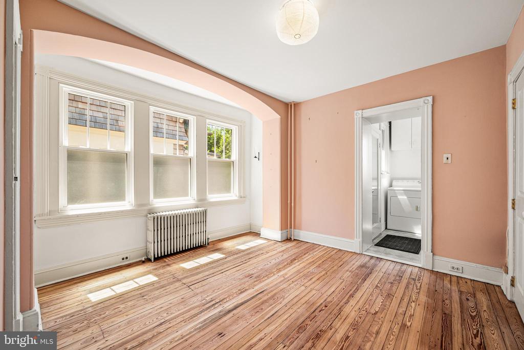 23 W MOUNT PLEASANT AVENUE