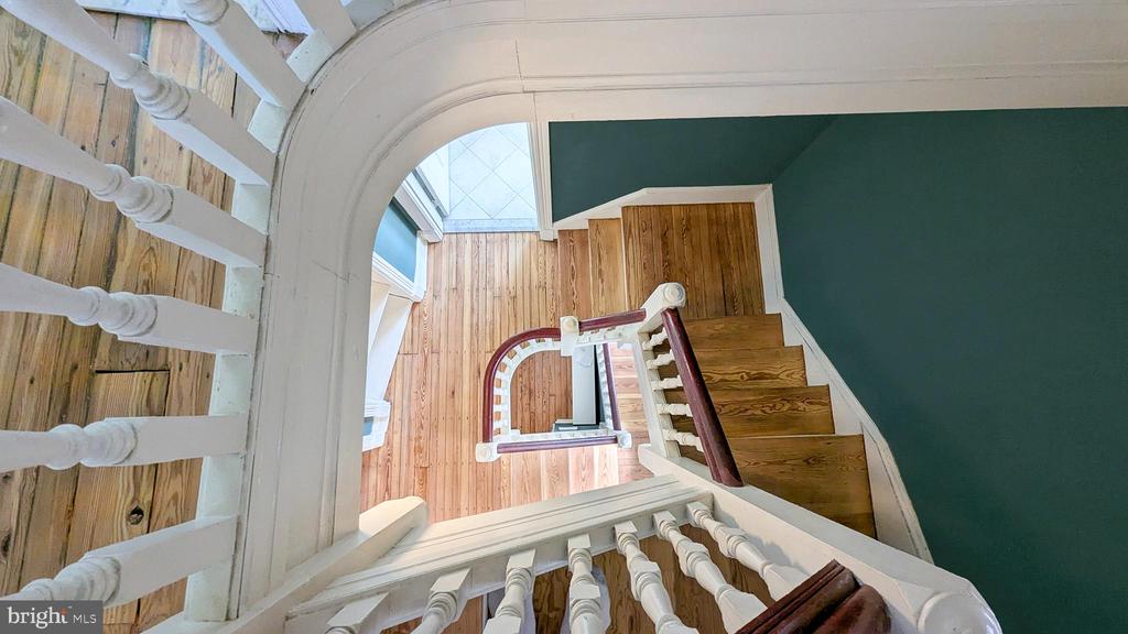 23 W MOUNT PLEASANT AVENUE