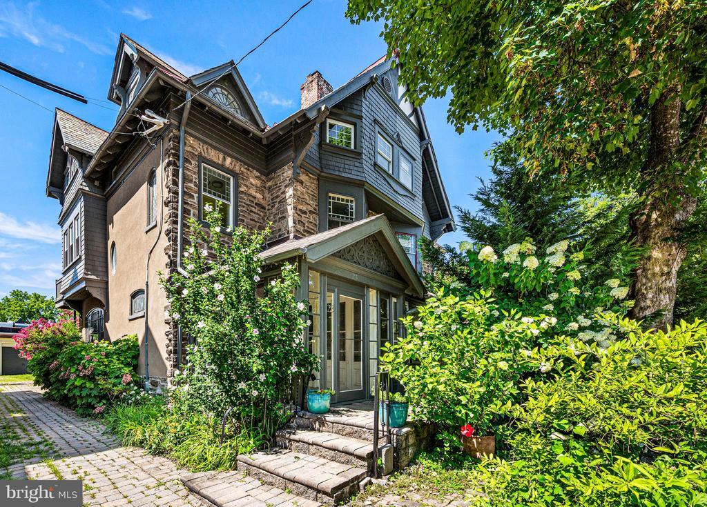 23 W MOUNT PLEASANT AVENUE