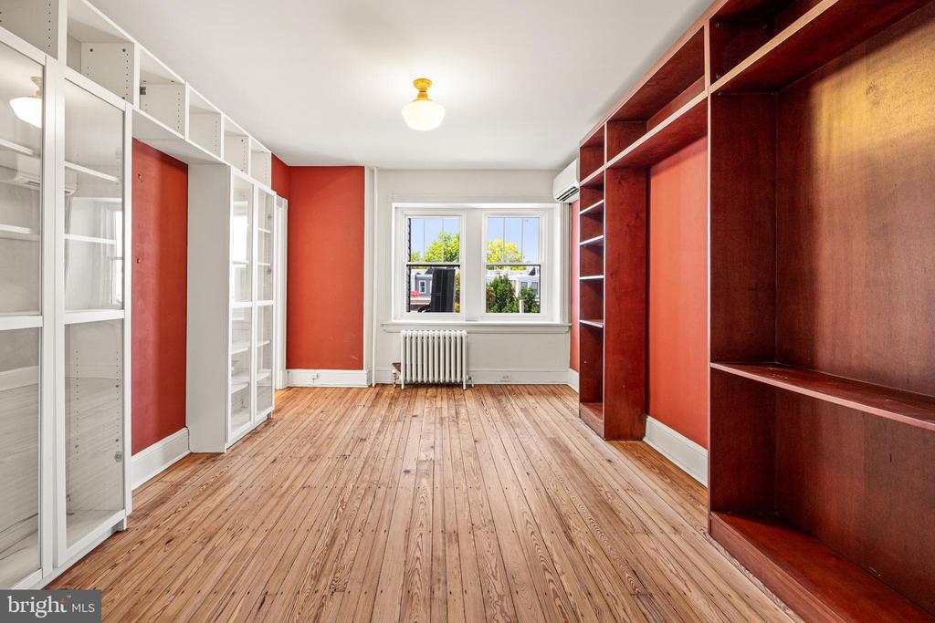 23 W MOUNT PLEASANT AVENUE