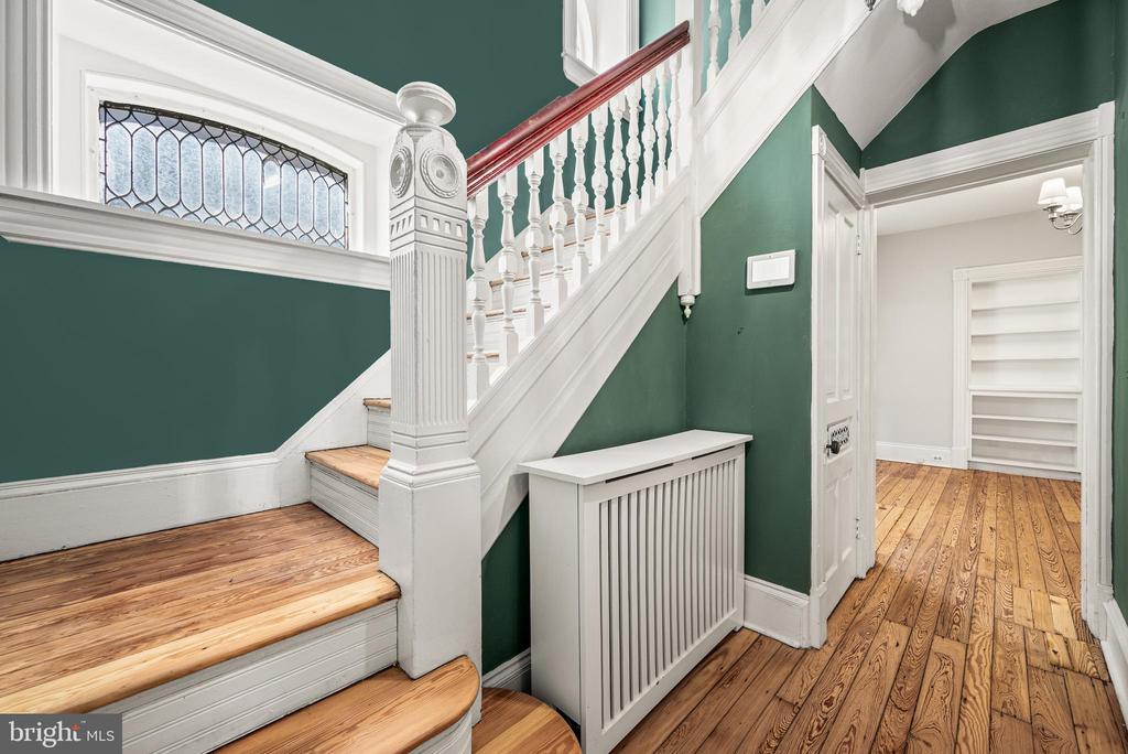23 W MOUNT PLEASANT AVENUE