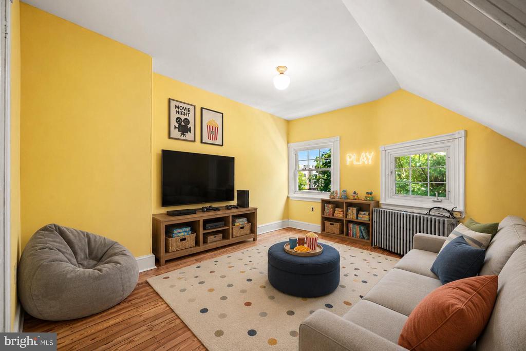 23 W MOUNT PLEASANT AVENUE