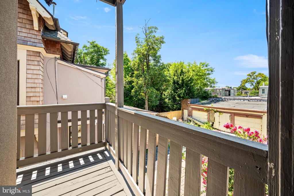 23 W MOUNT PLEASANT AVENUE