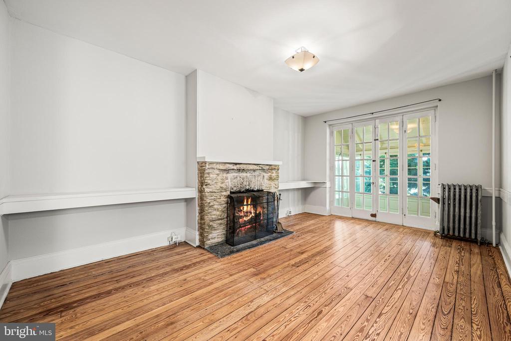 23 W MOUNT PLEASANT AVENUE