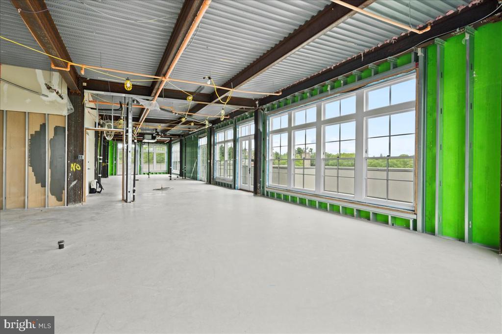 1 W HARTWELL LANE Unit: PH1
