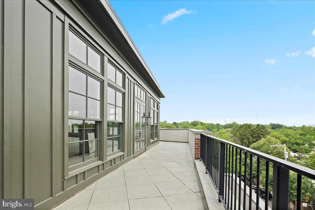 1 W HARTWELL LANE Unit: PH1