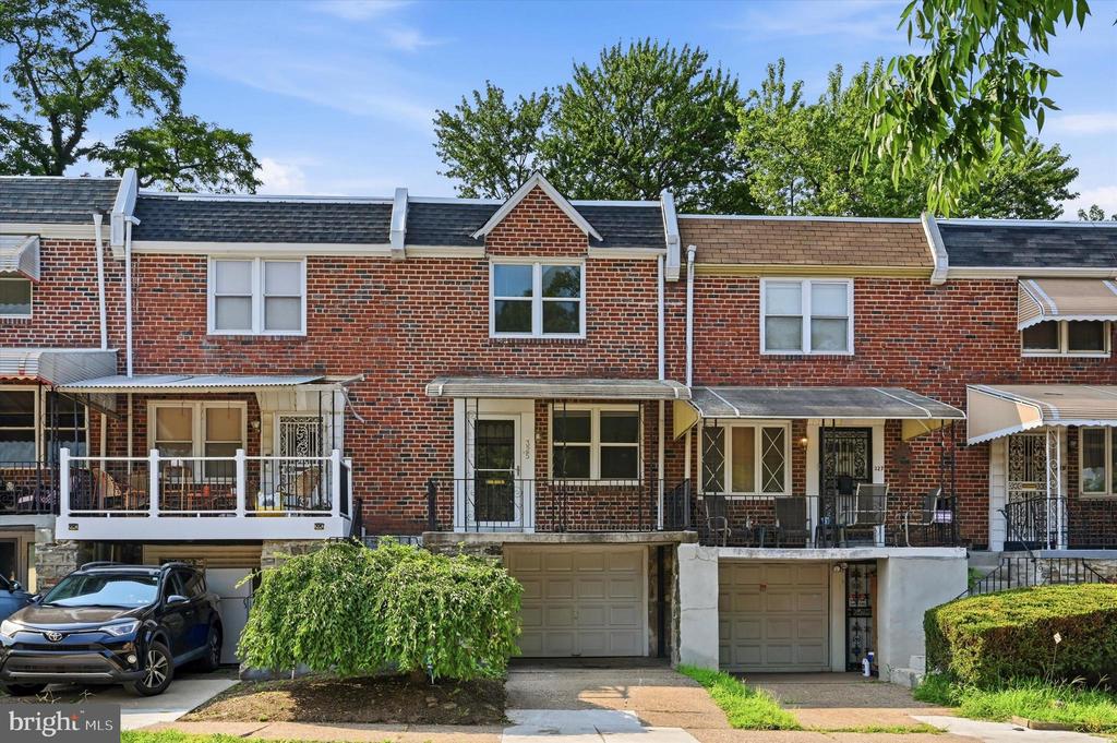 325 E PLEASANT STREET