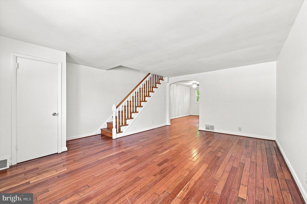 325 E PLEASANT STREET