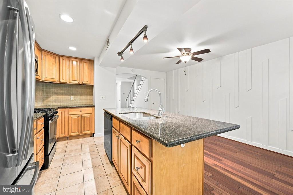 325 E PLEASANT STREET