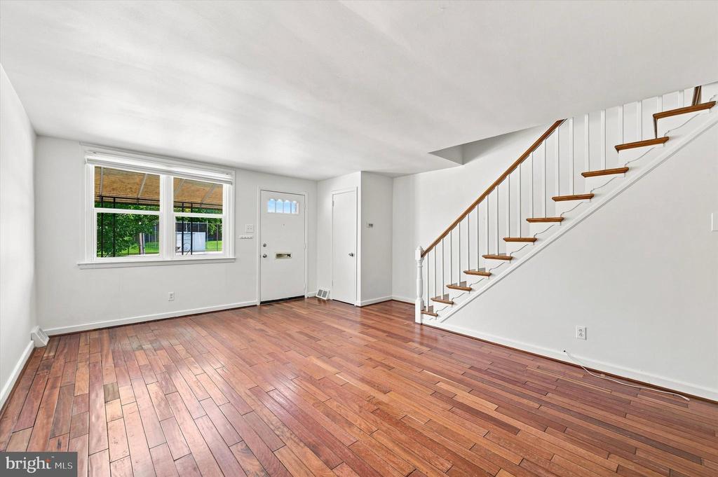 325 E PLEASANT STREET
