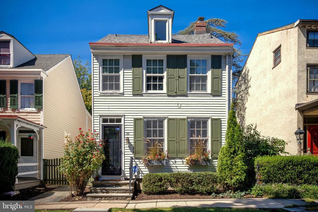 39 W GRAVERS LANE