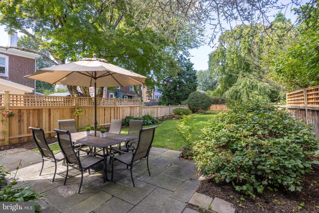 39 W GRAVERS LANE