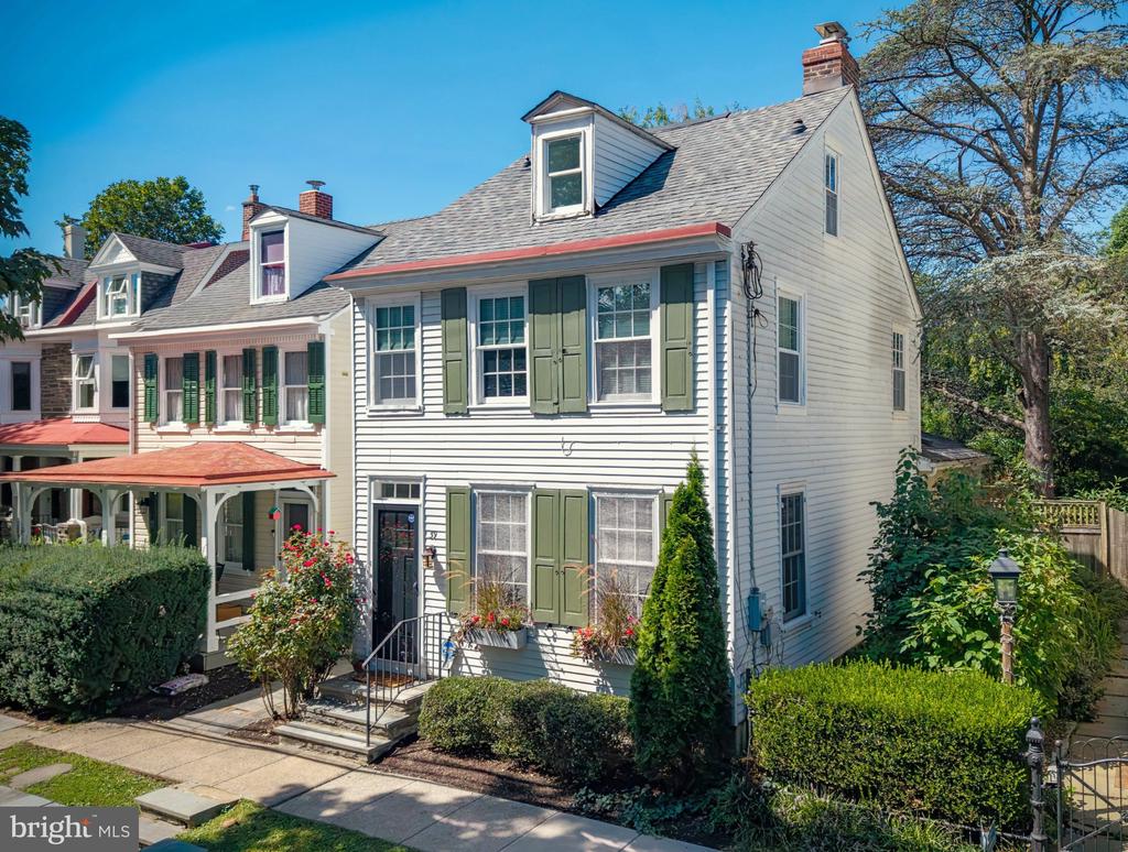 39 W GRAVERS LANE