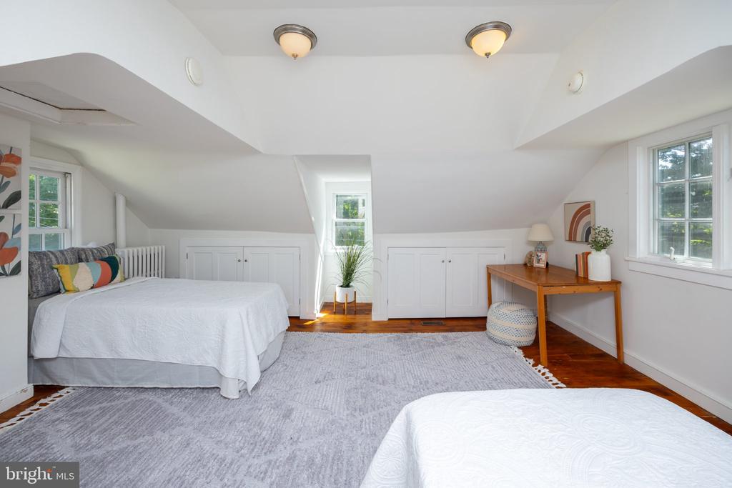 39 W GRAVERS LANE