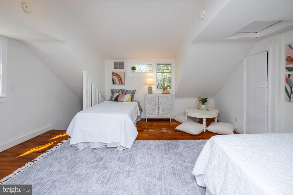 39 W GRAVERS LANE