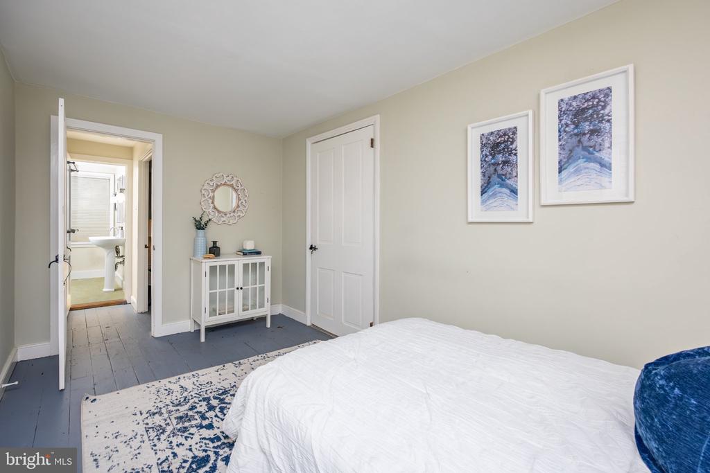 39 W GRAVERS LANE