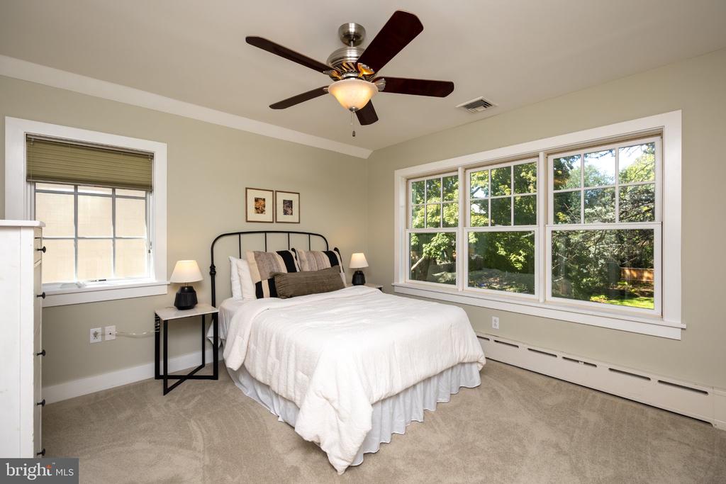 39 W GRAVERS LANE