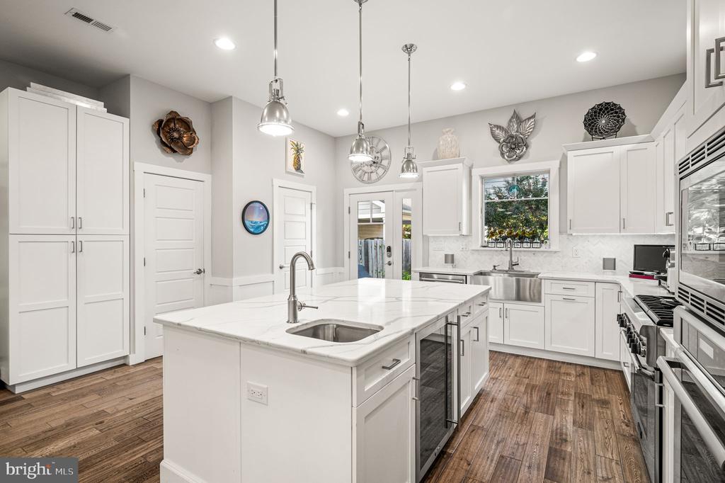 109 W GRAVERS LANE