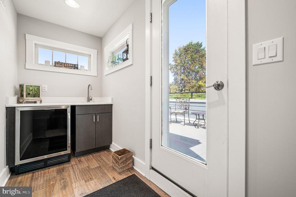 109 W GRAVERS LANE