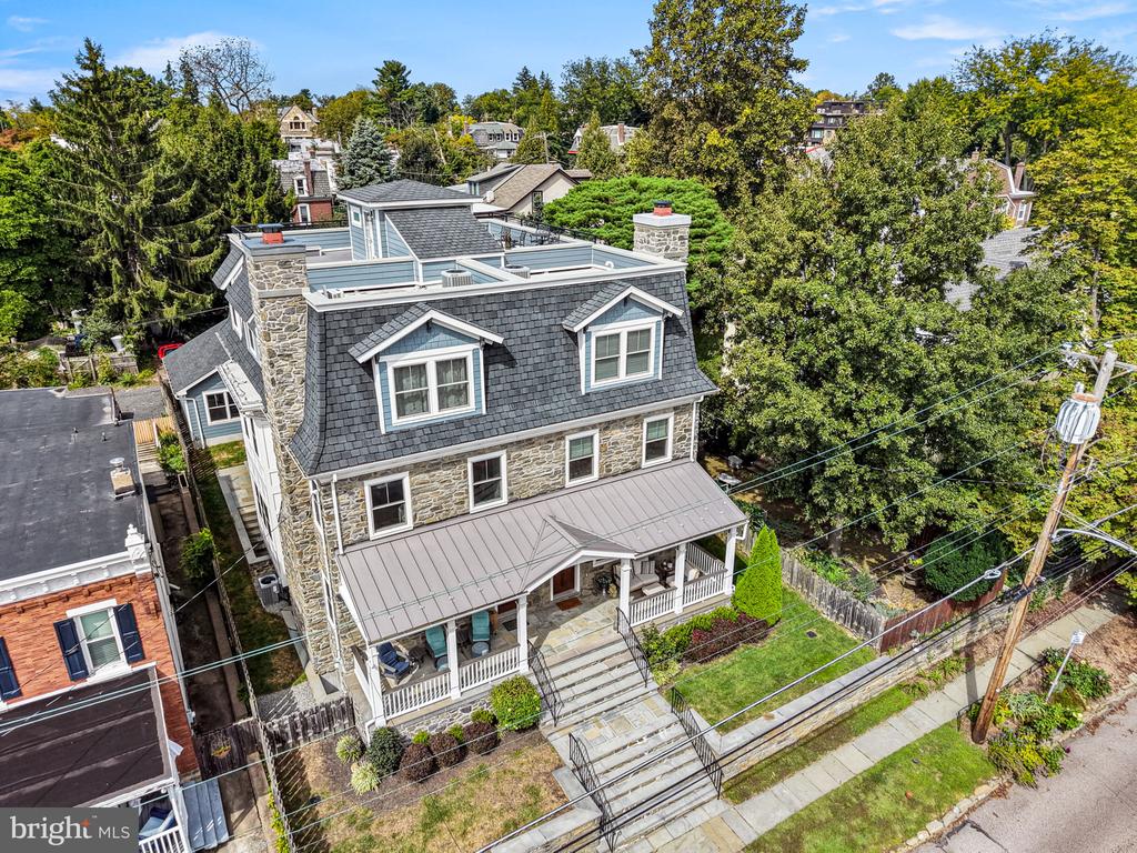 109 W GRAVERS LANE