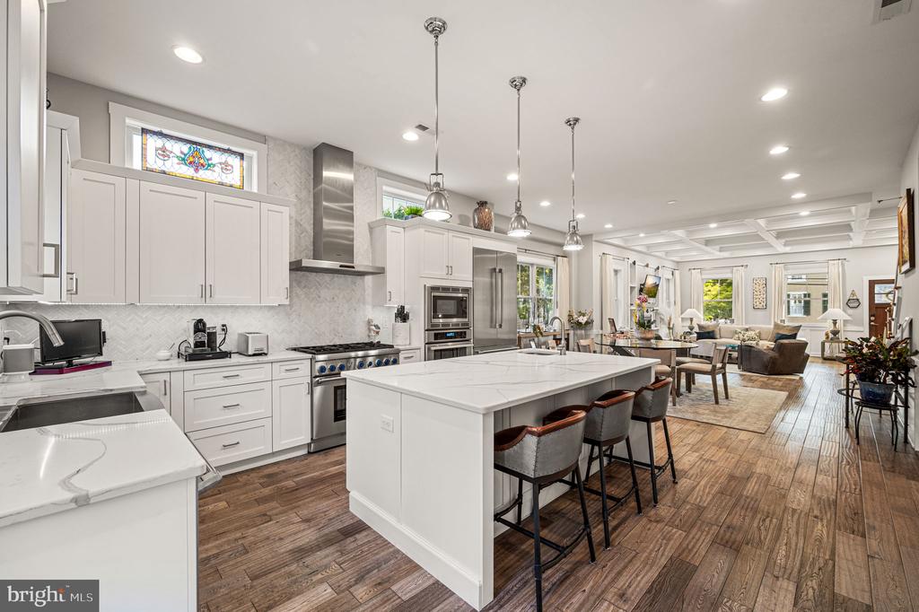 109 W GRAVERS LANE