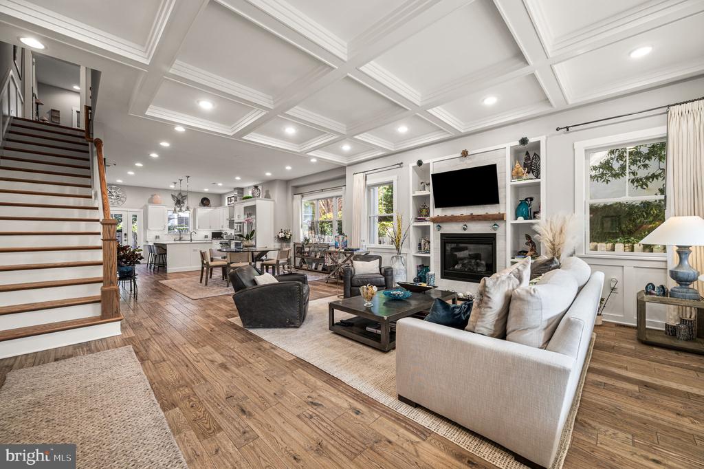 109 W GRAVERS LANE