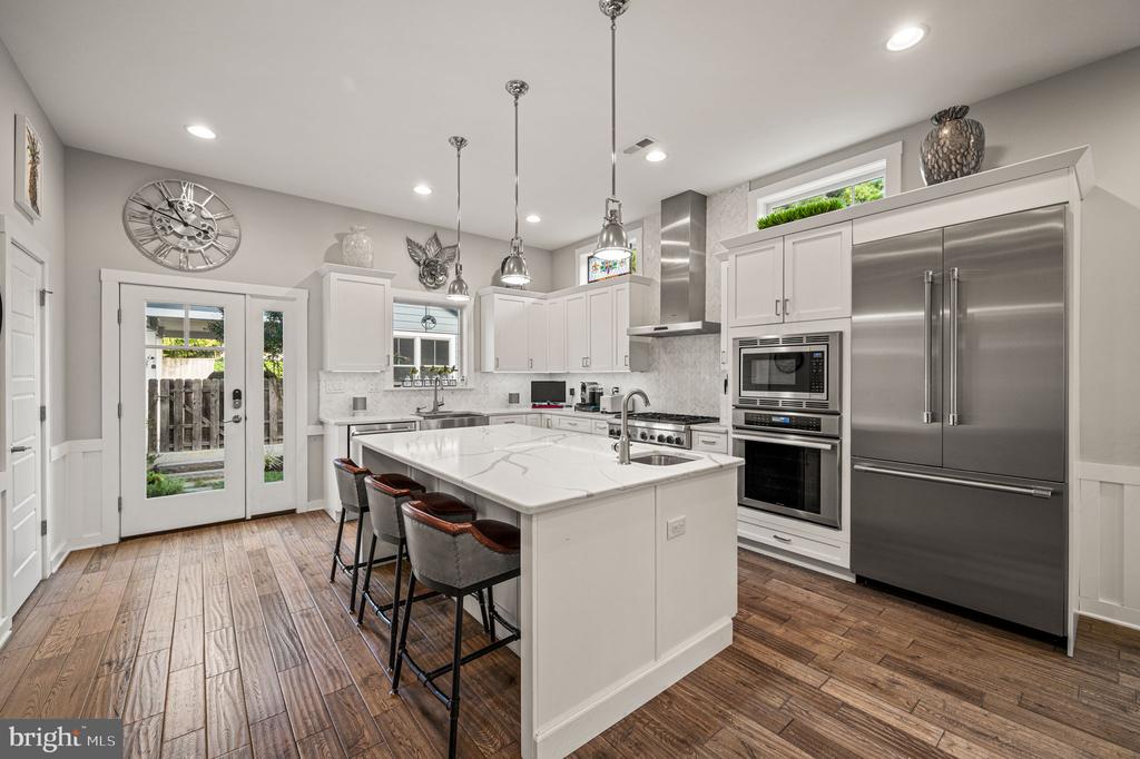 109 W GRAVERS LANE