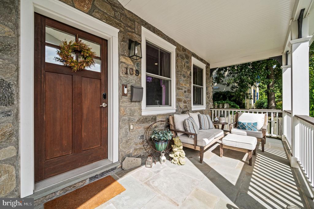 109 W GRAVERS LANE