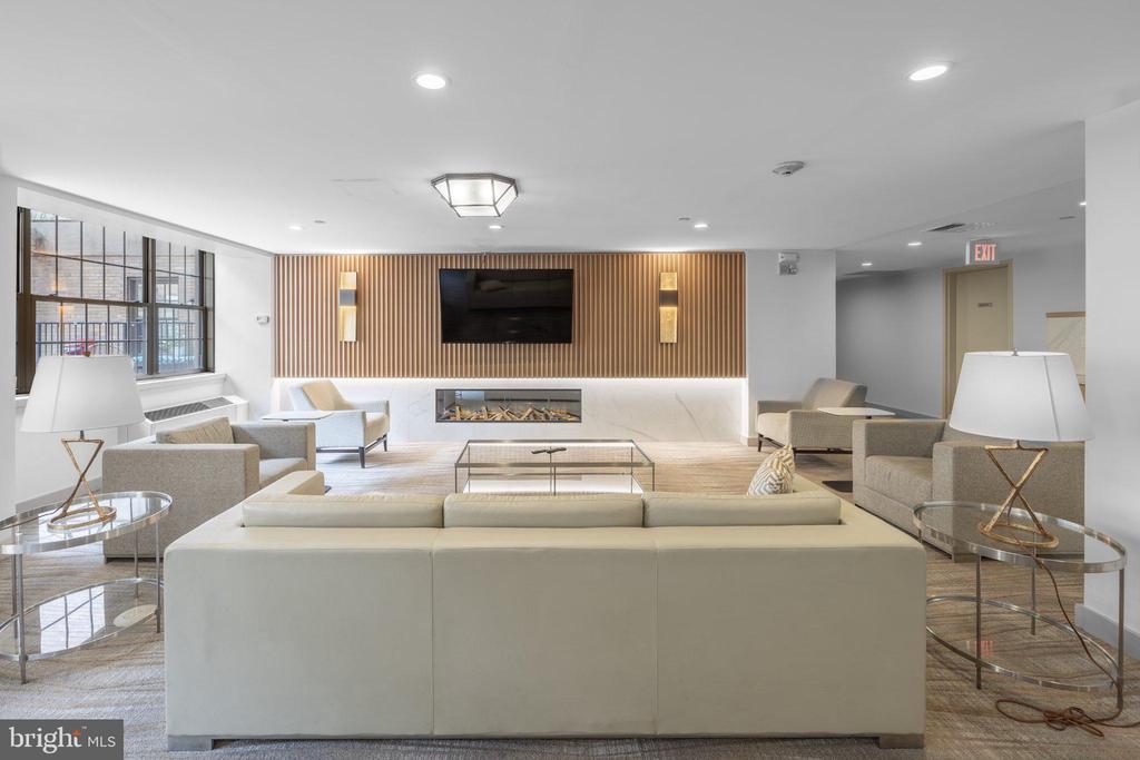 219-29 S 18TH STREET Unit: 308