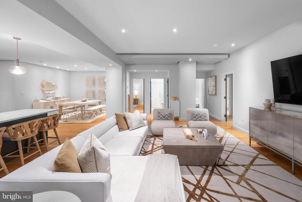 219-29 S 18TH STREET Unit: 308