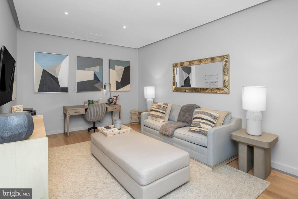 219-29 S 18TH STREET Unit: 308