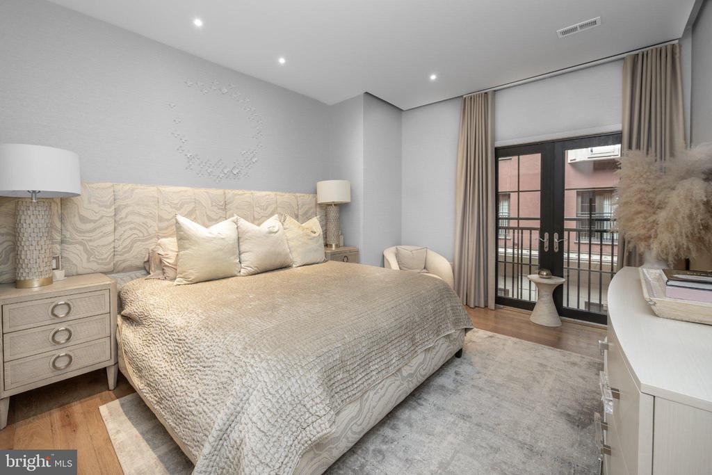 219-29 S 18TH STREET Unit: 308