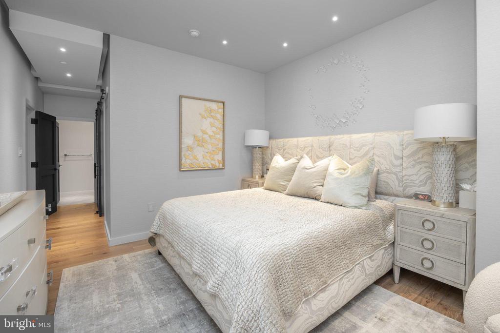 219-29 S 18TH STREET Unit: 308