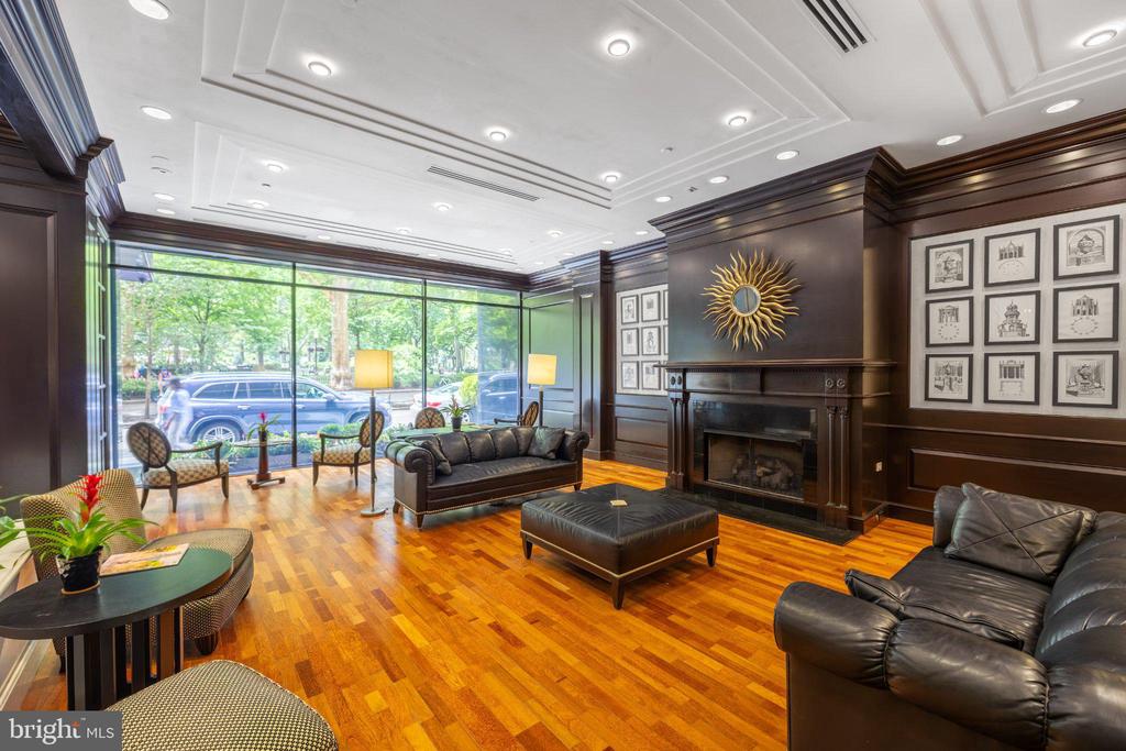 219-29 S 18TH STREET Unit: 308