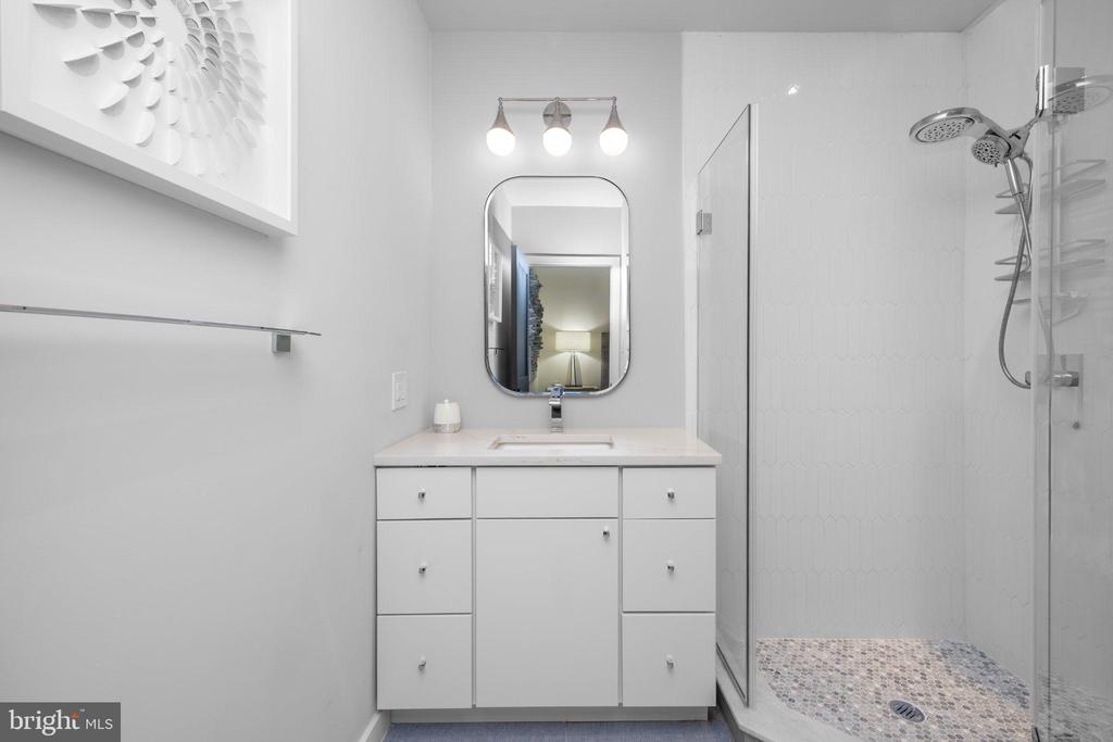 219-29 S 18TH STREET Unit: 308