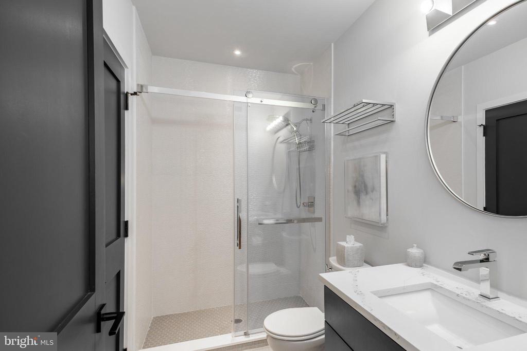 219-29 S 18TH STREET Unit: 308