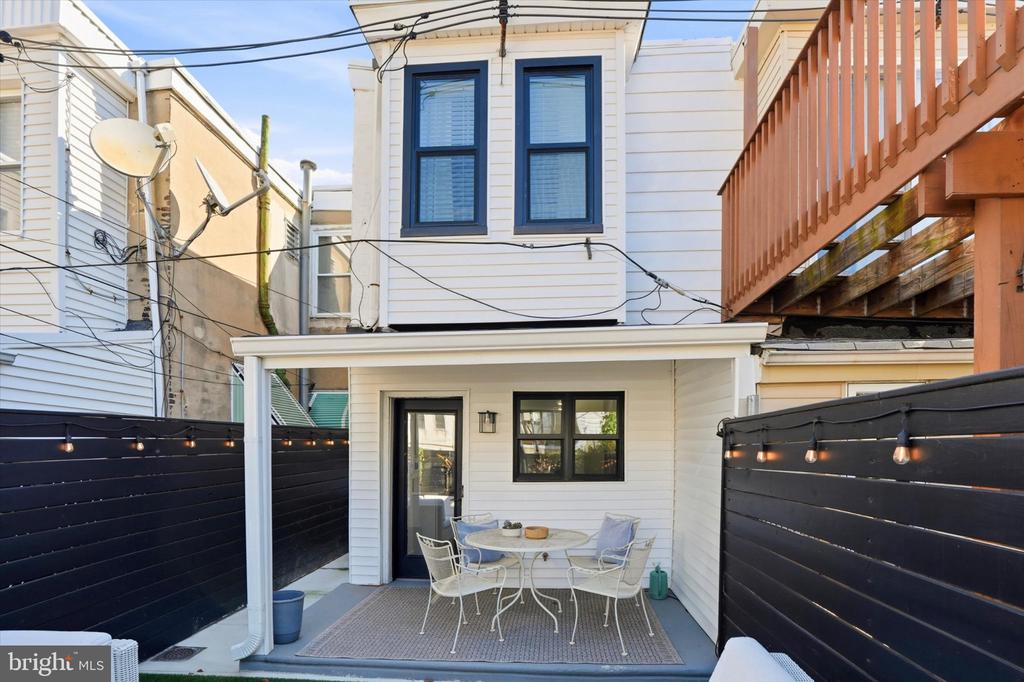 832 PENNOCK STREET