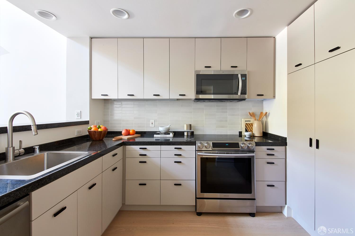 411 Francisco Street # 105F