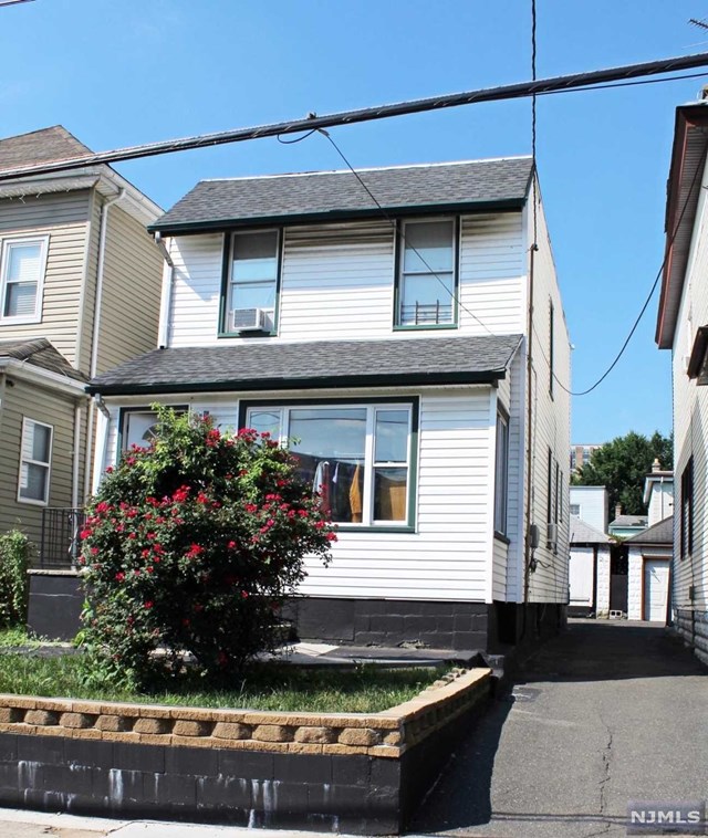 13 Lowell Place