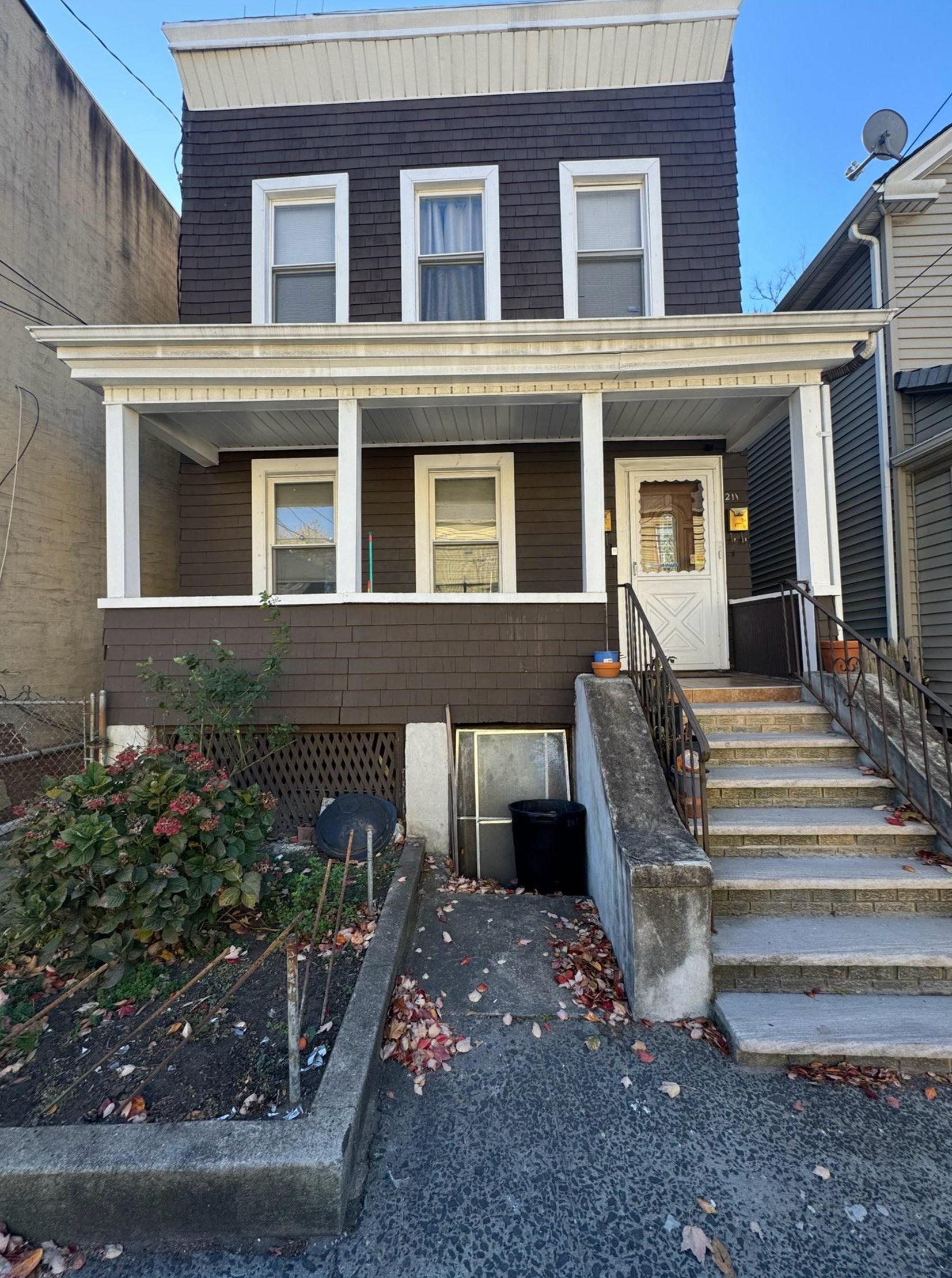 211 CLENDENNY AVE