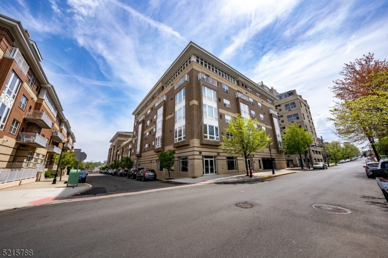 358 Rector St 305