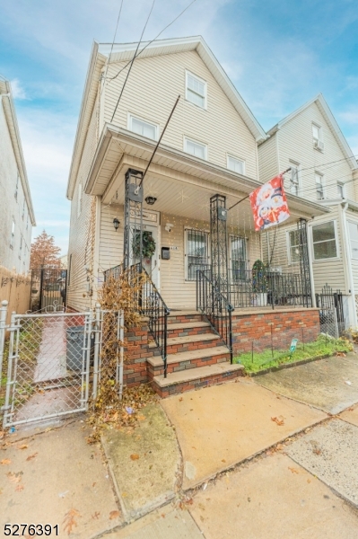 414 Marshall St