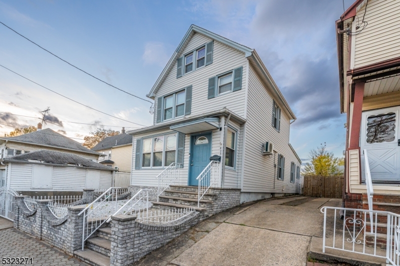 421-423 Fay Ave
