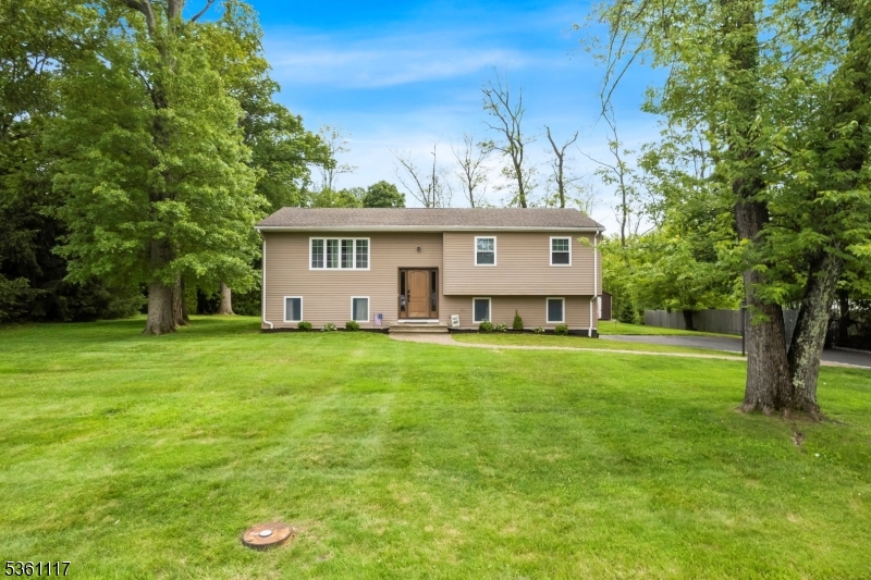 8 Hillcrest Blvd