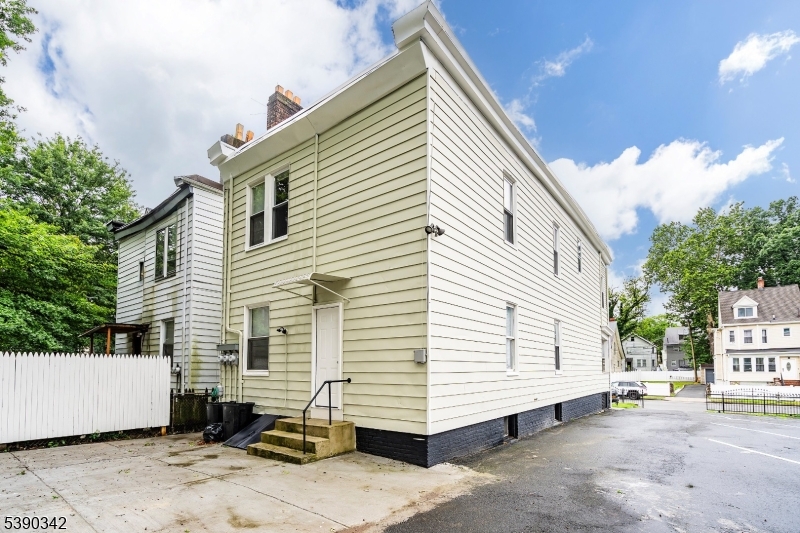 374 Halsted St 2