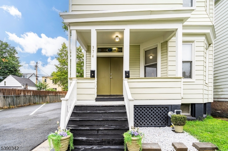 374 Halsted St 2