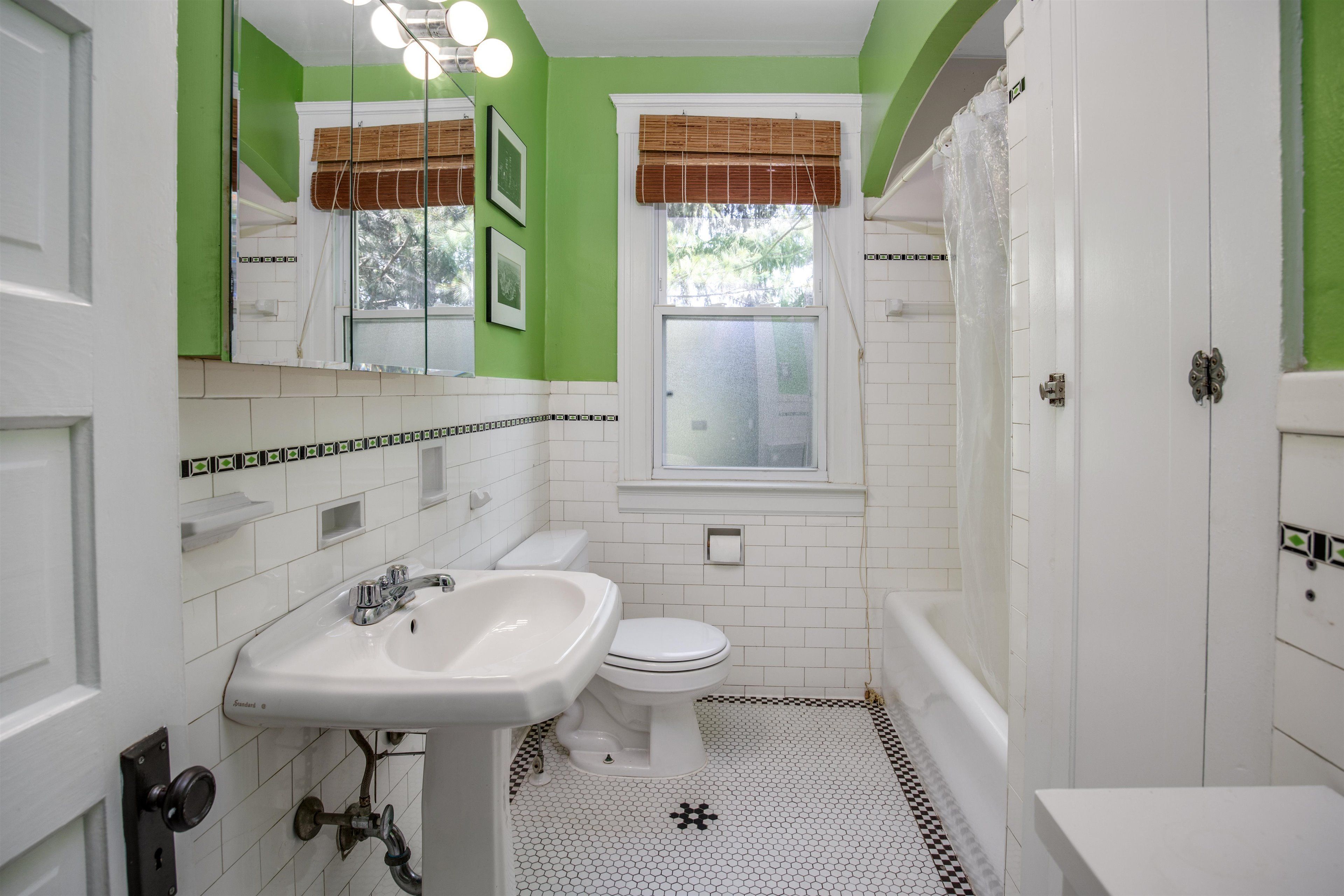 1141 Lakepointe Street