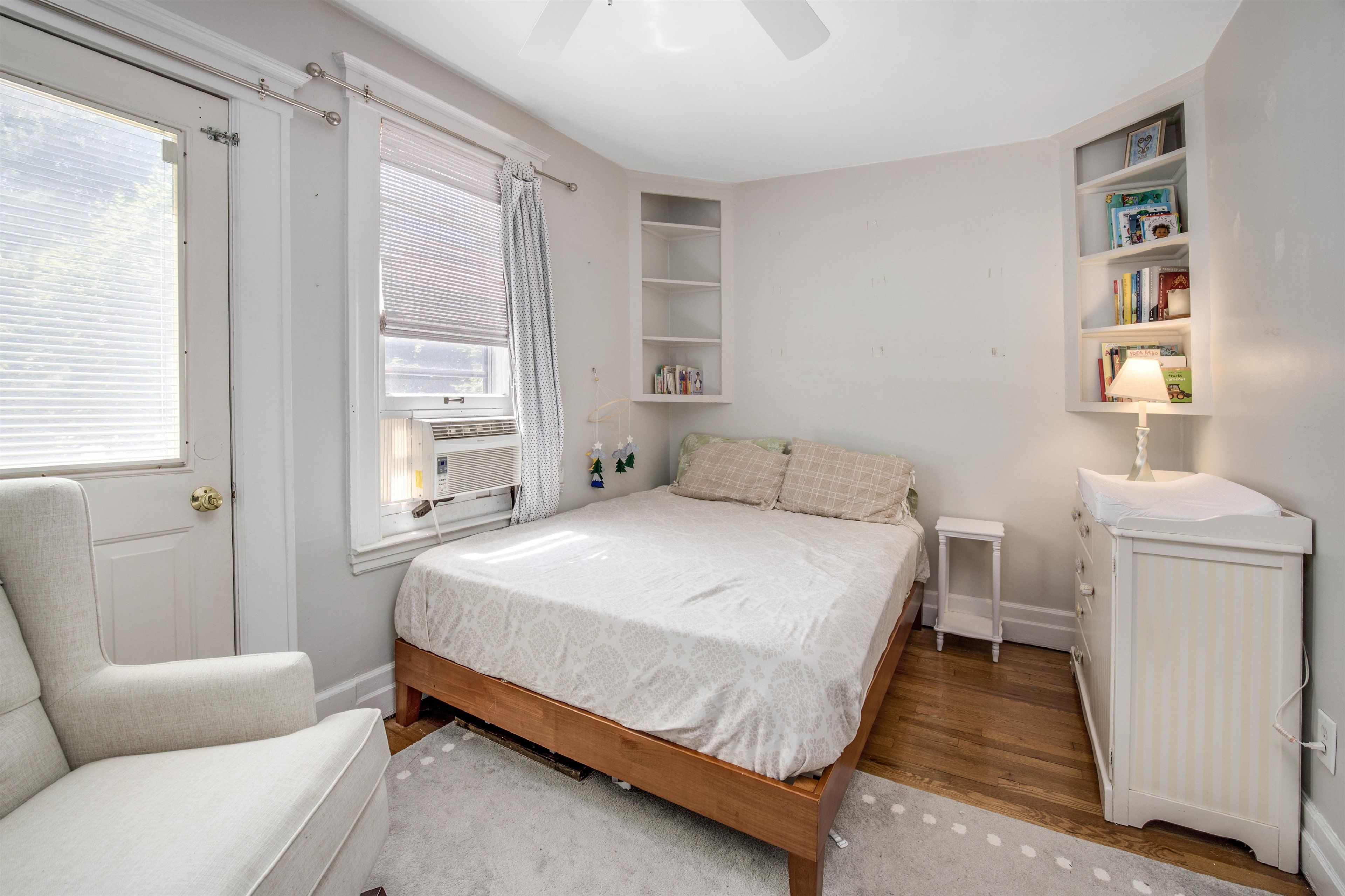 1141 Lakepointe Street