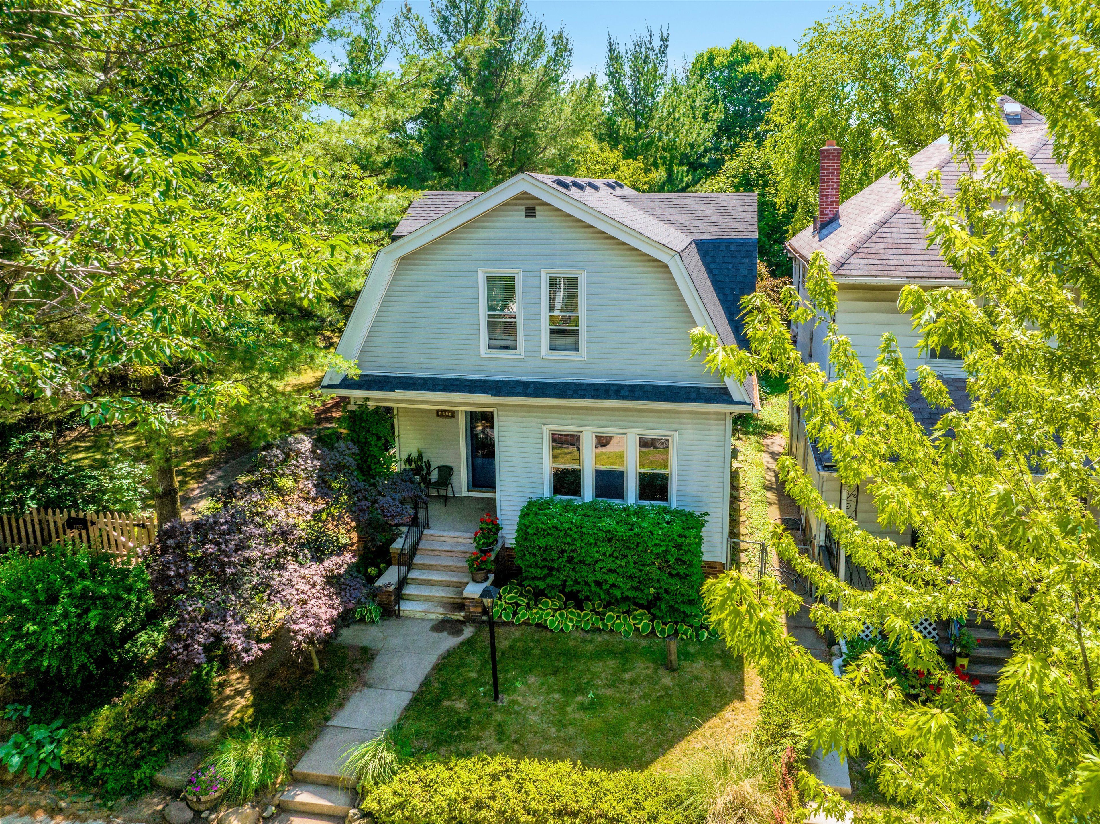 1141 Lakepointe Street